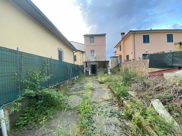 casa indipendente in vendita a Capannori in zona Marlia