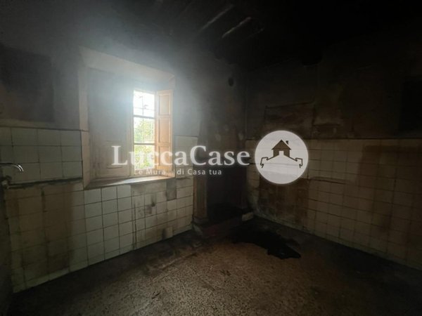 casa indipendente in vendita a Capannori in zona Marlia