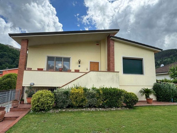 casa indipendente in vendita a Capannori in zona Castelvecchio di Compito