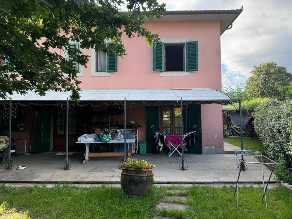 casa indipendente in vendita a Capannori in zona Marlia