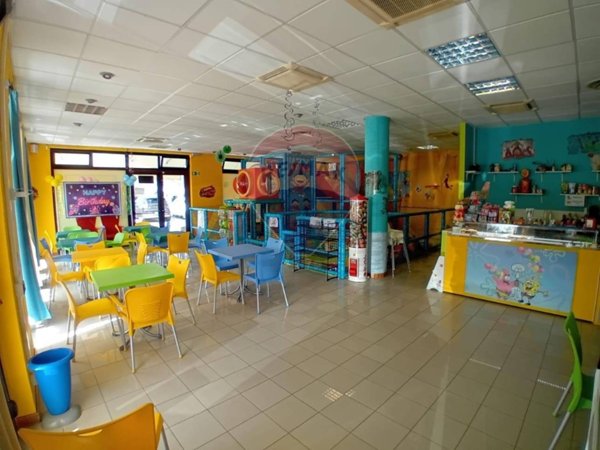 negozio in vendita a Capannori in zona Vorno
