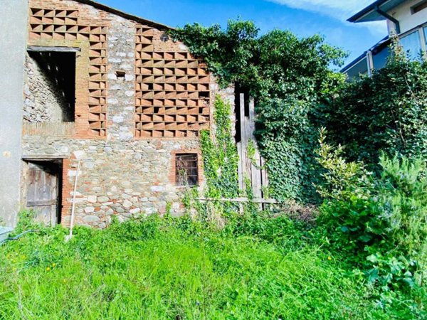 casa indipendente in vendita a Capannori in zona Marlia
