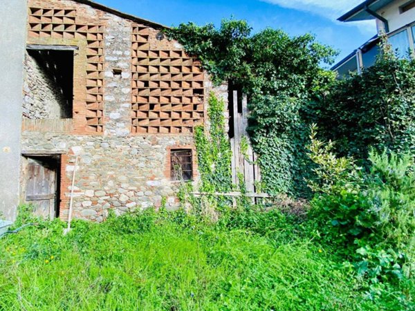 casa indipendente in vendita a Capannori in zona Marlia