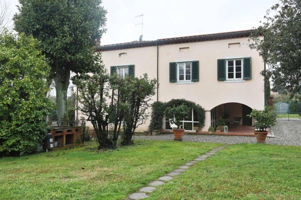 casa indipendente in vendita a Capannori in zona Segromigno in Monte