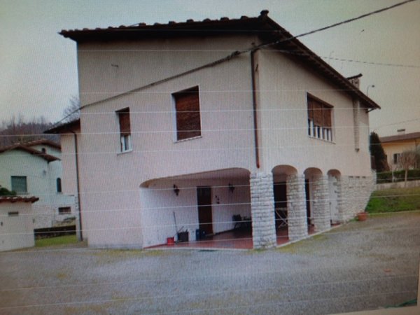 casa indipendente in vendita a Capannori in zona Marlia
