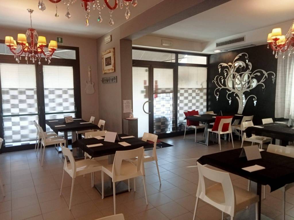 negozio in vendita a Capannori in zona Marlia