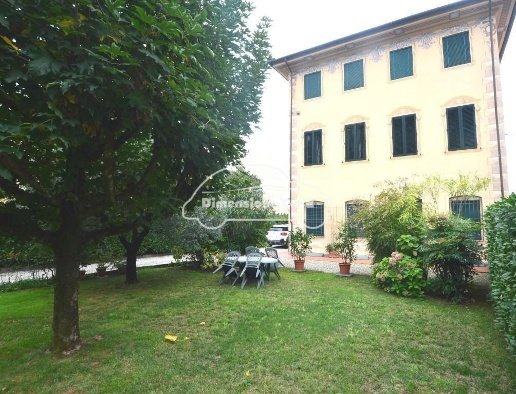 casa indipendente in vendita a Capannori in zona Marlia