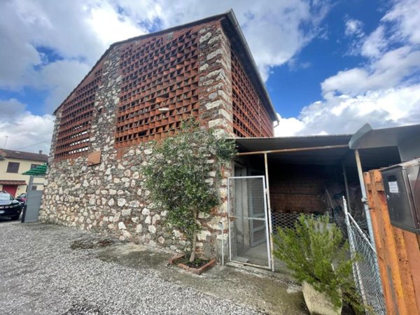 casale in vendita a Capannori in zona Lammari