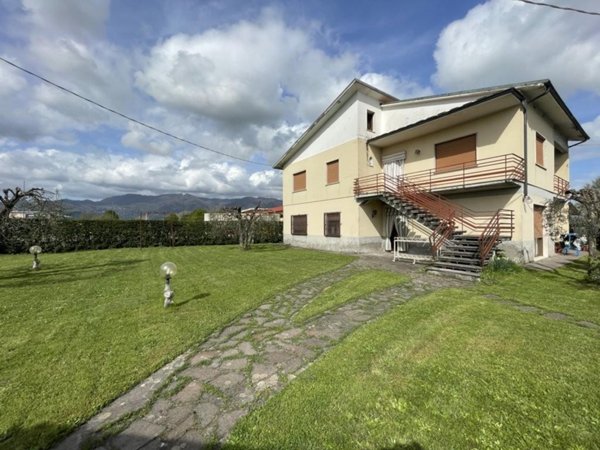 casa indipendente in vendita a Capannori in zona Lammari