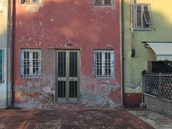 casa indipendente in vendita a Capannori in zona Lunata
