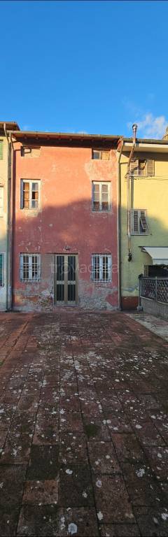 casa indipendente in vendita a Capannori in zona Lunata