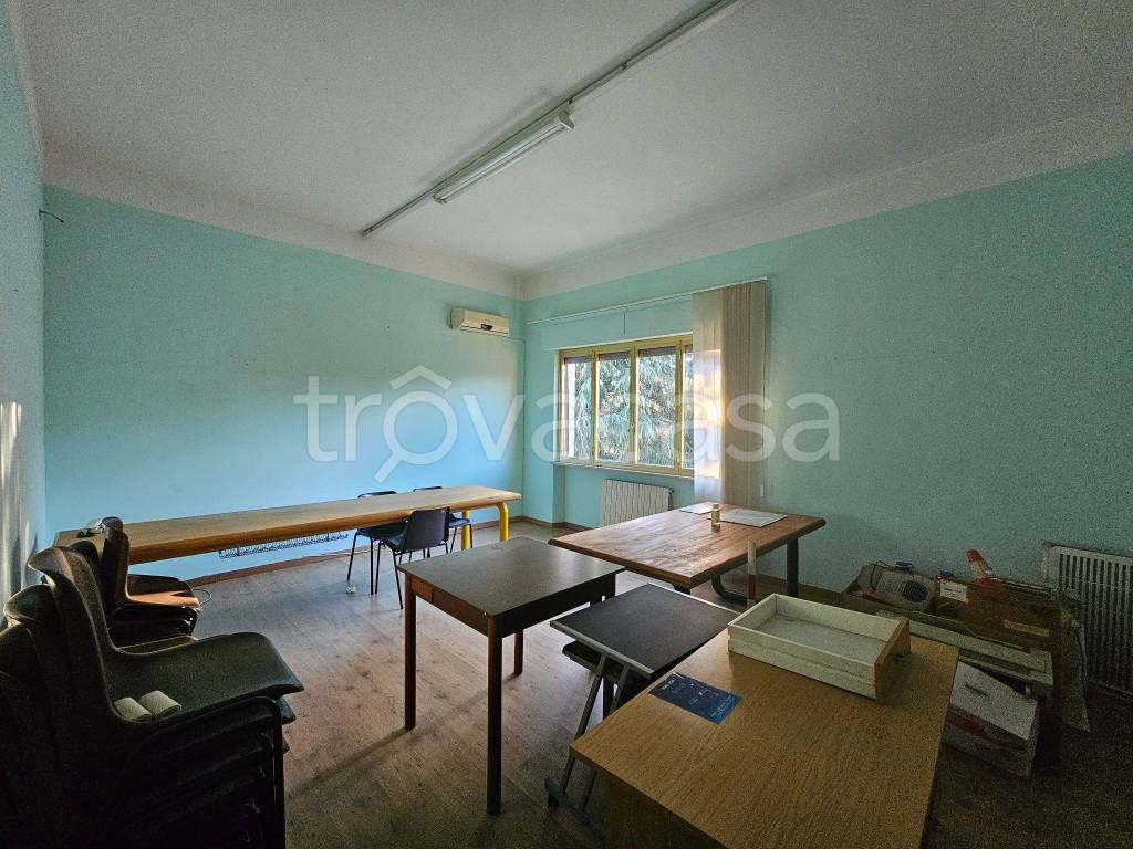 ufficio in vendita a Capannori in zona Marlia