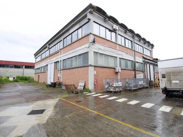 locale commerciale in vendita a Capannori in zona Guamo