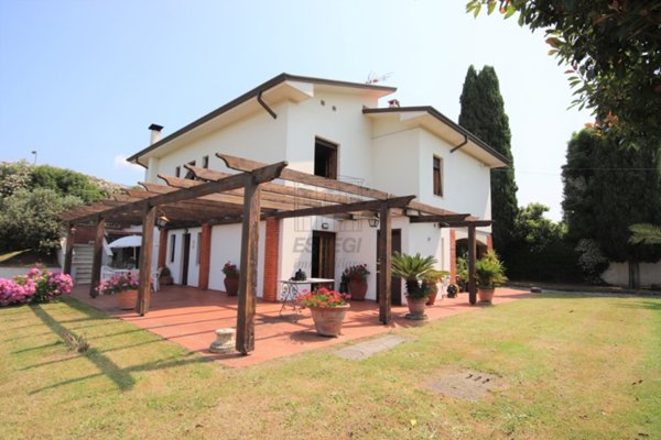 casa indipendente in vendita a Capannori in zona Marlia