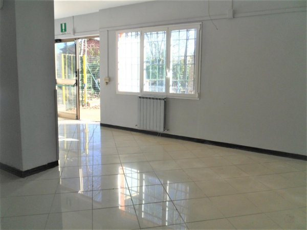 locale commerciale in vendita a Capannori