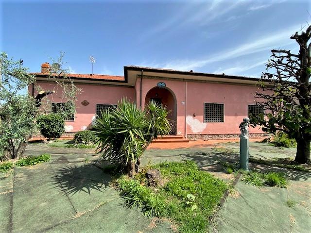 casa indipendente in vendita a Capannori in zona Marlia