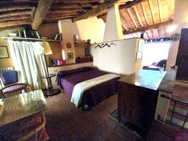 intera palazzina in vendita a Capannori in zona Castelvecchio di Compito