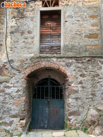 locale di sgombero in vendita a Capannori