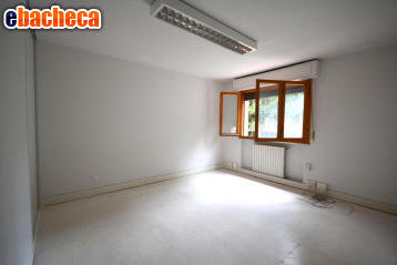 ufficio in vendita a Capannori in zona Lunata
