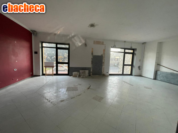 locale commerciale in vendita a Capannori in zona Lammari