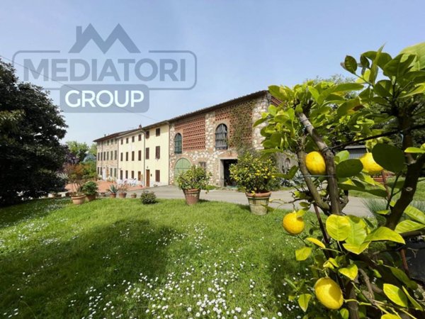 casa indipendente in vendita a Capannori in zona Marlia