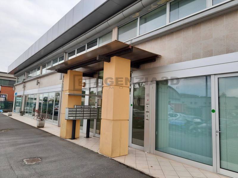ufficio in vendita a Capannori in zona Guamo