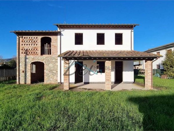 casa indipendente in vendita a Capannori in zona Lunata