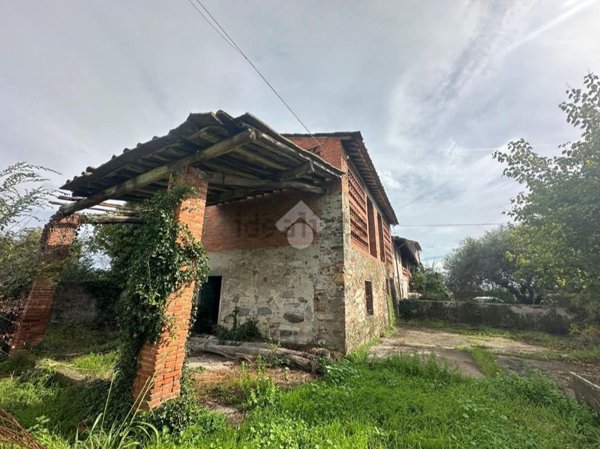 pentavano in vendita a Capannori