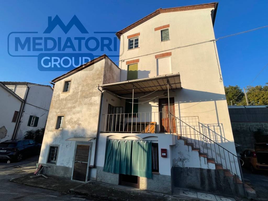 casa indipendente in vendita a Capannori in zona Marlia