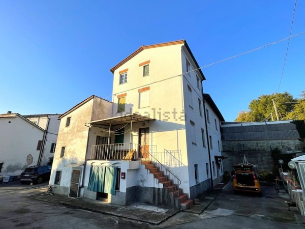 casa indipendente in vendita a Capannori in zona Marlia