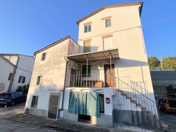 casa indipendente in vendita a Capannori in zona Marlia