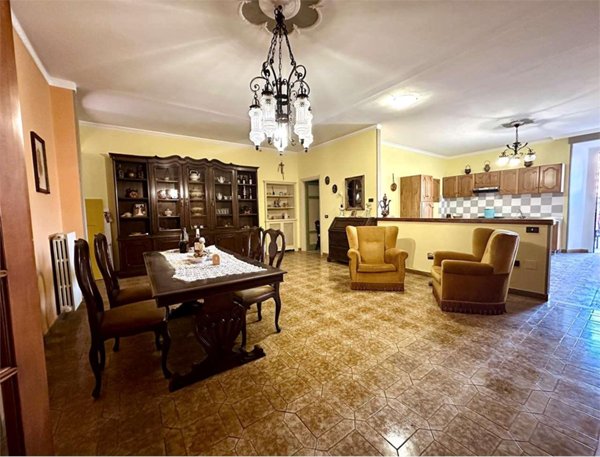 esavano in vendita a Capannori