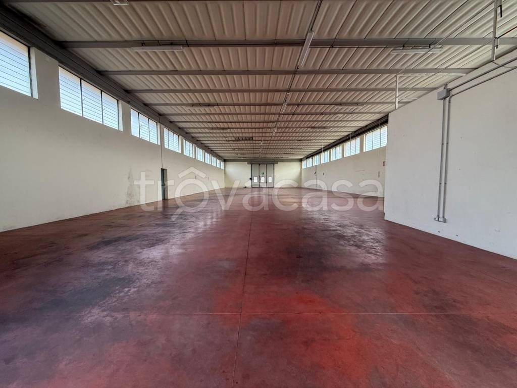 locale commerciale in vendita a Capannori in zona Marlia