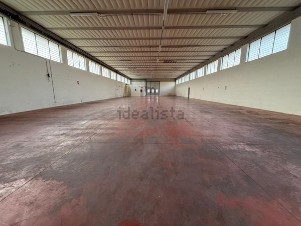 ufficio in vendita a Capannori in zona Marlia