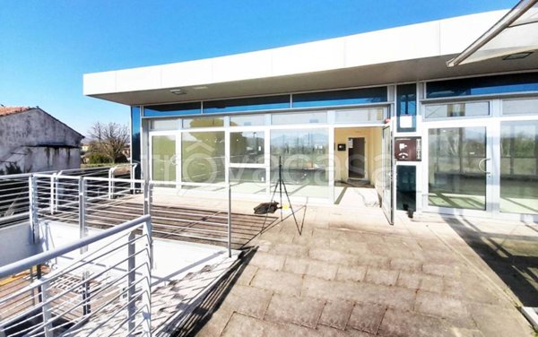 ufficio in vendita a Capannori in zona Lunata