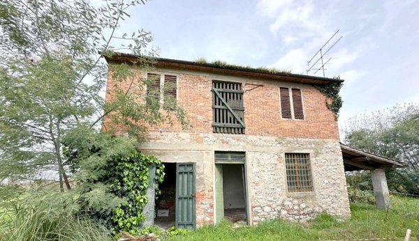 casa indipendente in vendita a Capannori in zona Lammari