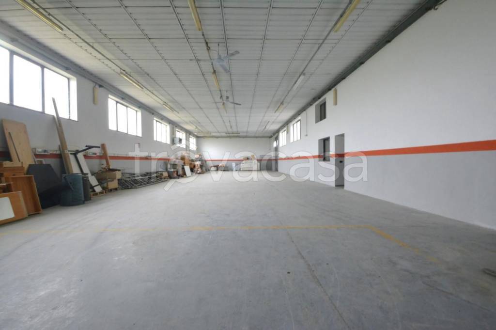 locale commerciale in vendita a Capannori in zona Marlia