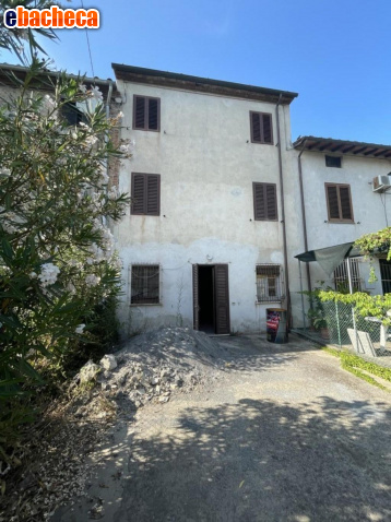 casa indipendente in vendita a Capannori in zona Lunata