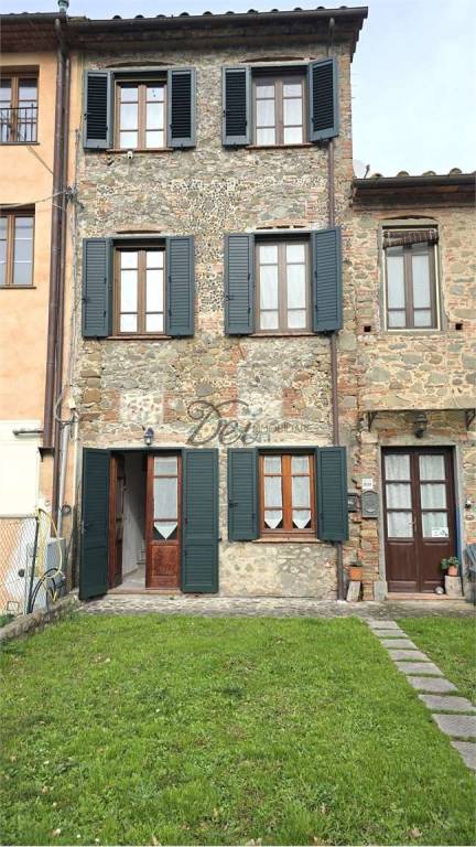 casa indipendente in vendita a Capannori in zona Lunata