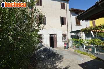 casa indipendente in vendita a Capannori in zona Lunata