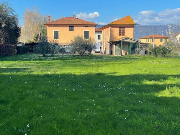 casa indipendente in vendita a Capannori