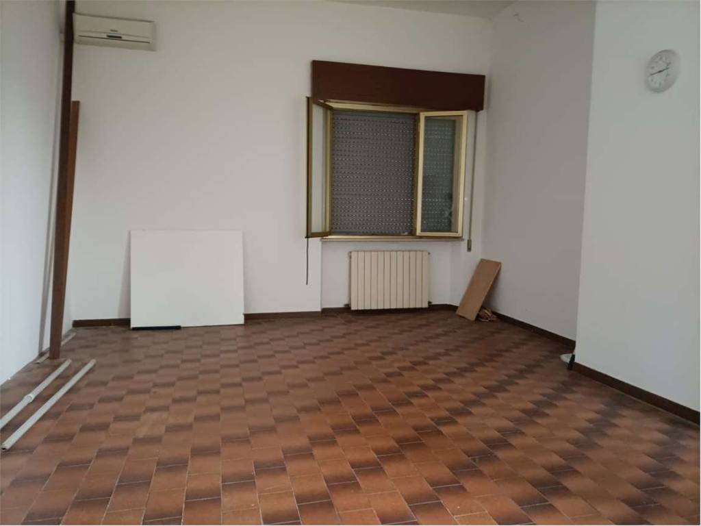 ufficio in vendita a Capannori in zona Marlia