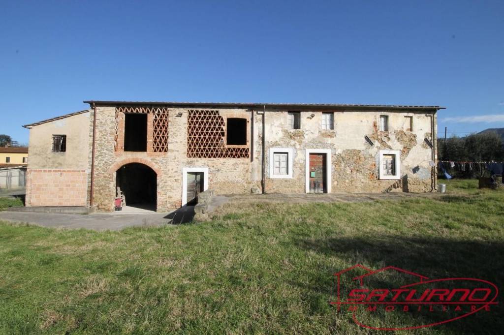 casa indipendente in vendita a Capannori in zona Marlia