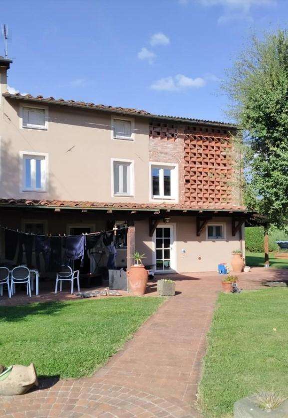 locale di sgombero in vendita a Capannori