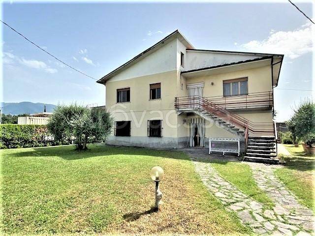 casa indipendente in vendita a Capannori in zona Marlia
