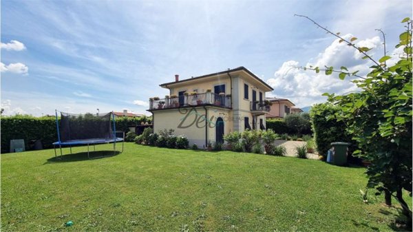 casa indipendente in vendita a Capannori in zona Lunata