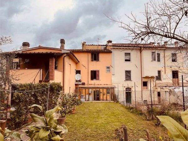 casa indipendente in vendita a Capannori in zona Vorno