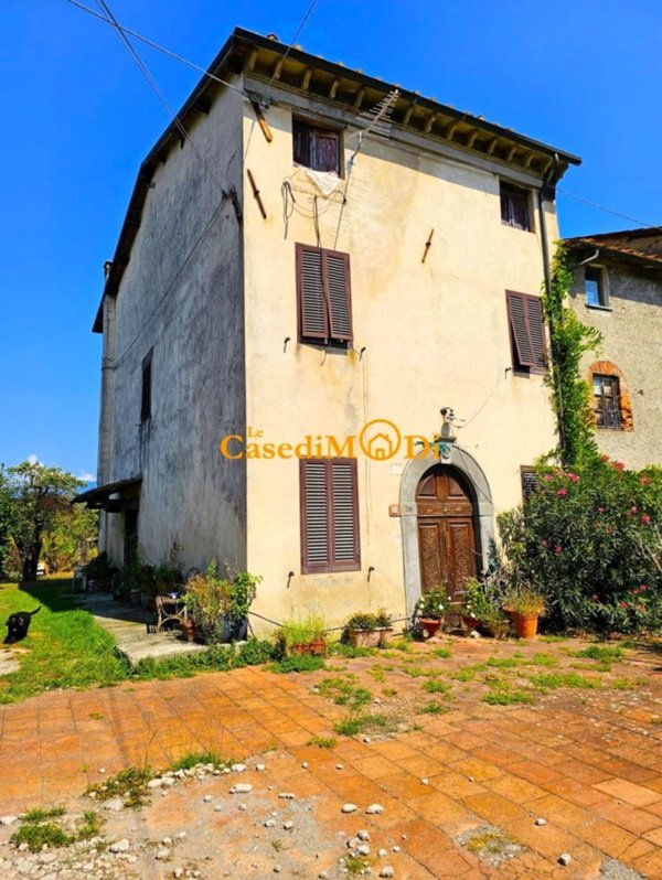 casale in vendita a Capannori in zona Lunata
