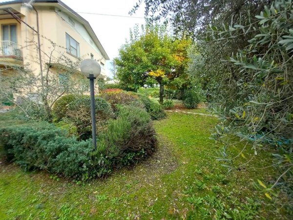 casa indipendente in vendita a Capannori in zona Lammari