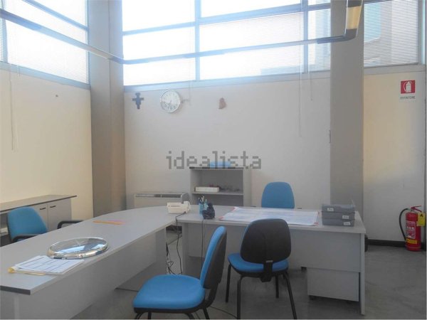 negozio in vendita a Capannori in zona Lunata